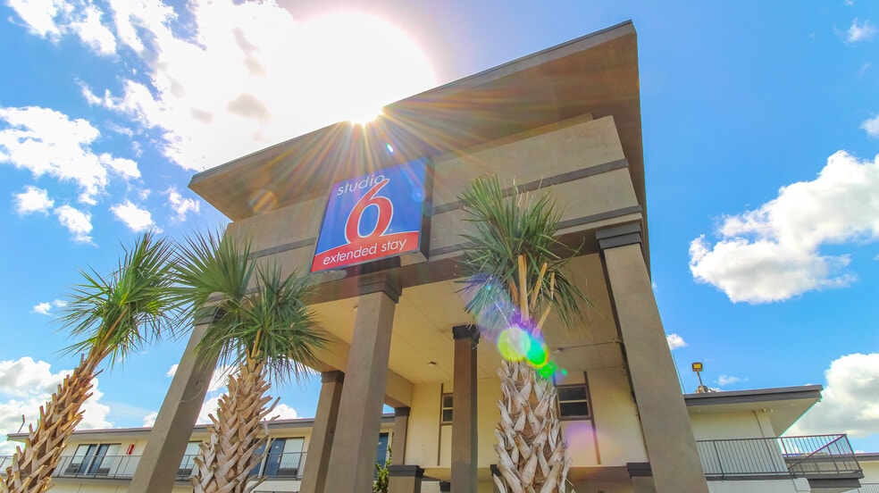 More Photos Of 110 E Highway 6, Alvin Hotel For Sale