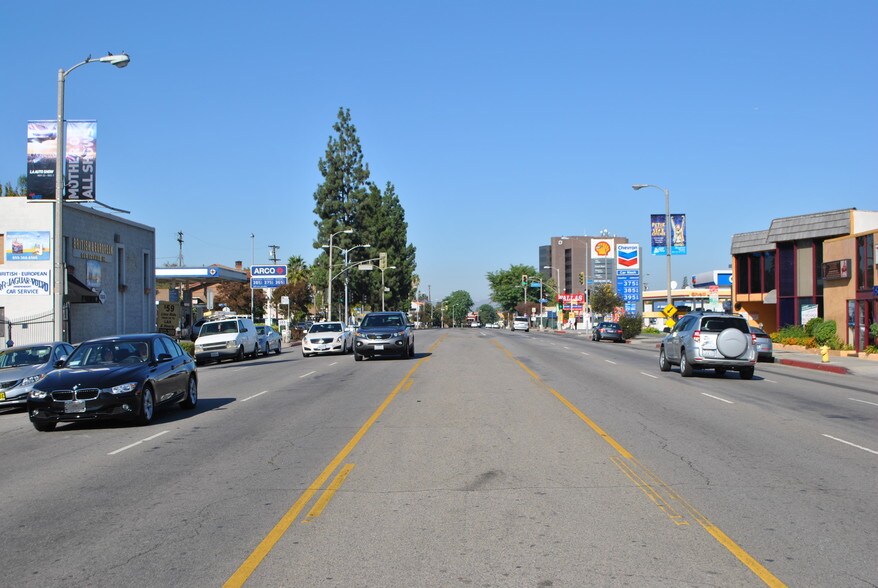 More Photos Of 18054 Ventura Blvd, Tarzana Storefront Retail Office For Lease