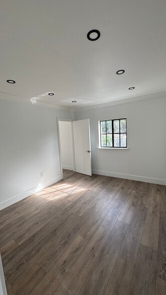 More Photos Of 7330 NE 4th Ct, Miami Showroom For Lease