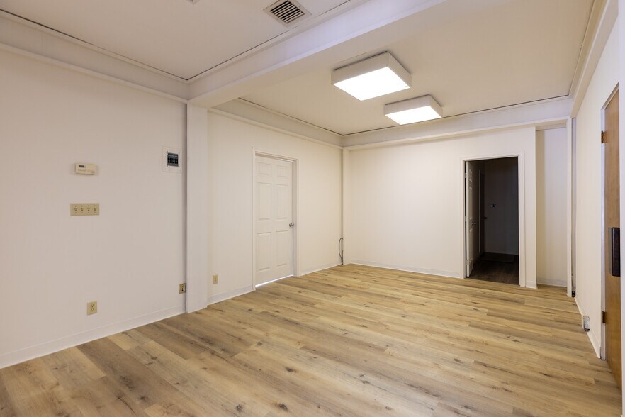 More Photos Of 924 E Green St, Pasadena Loft Creative Space For Lease