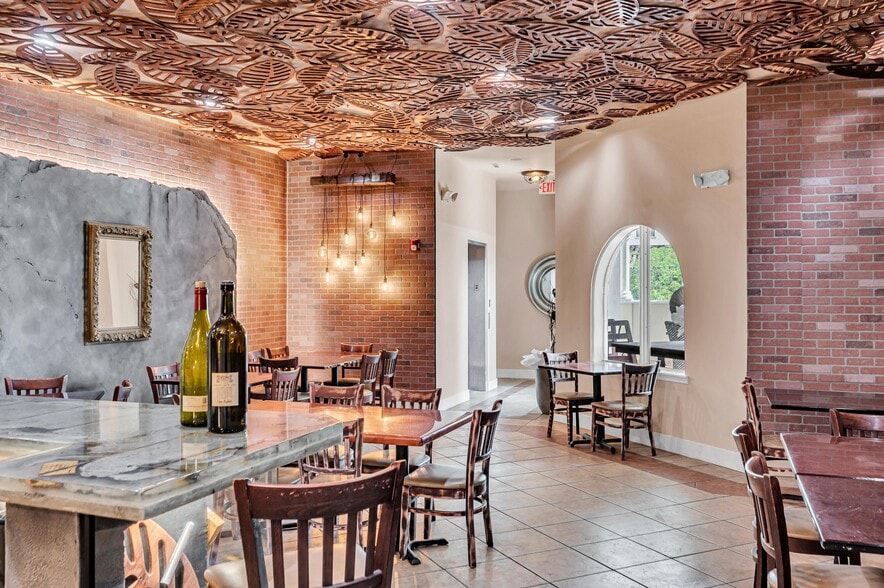 More Photos Of 223 Valencia Ave, Coral Gables Restaurant For Lease