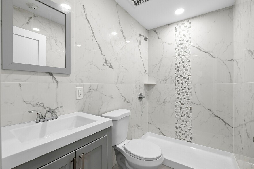 More Photos Of 533 Greenwich St, Hempstead Apartments For Sale
