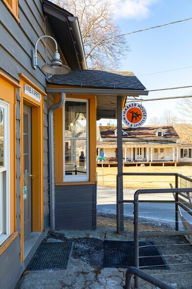 More Photos Of 2404 Salt Point Tpke, Clinton Corners Office For Lease