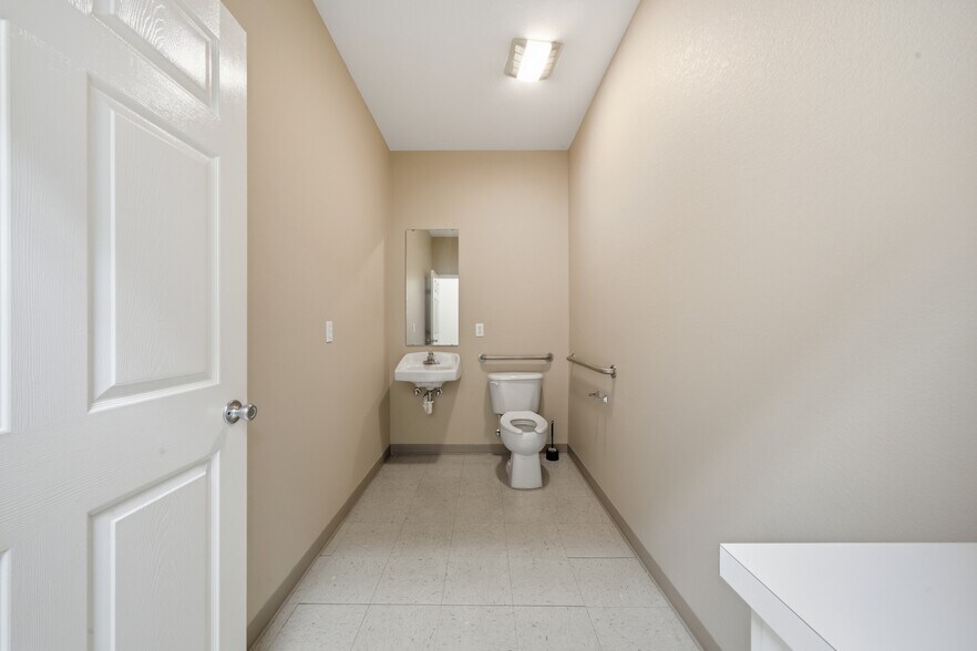 More Photos Of 401 W Interlake Blvd, Lake Placid Office For Sale