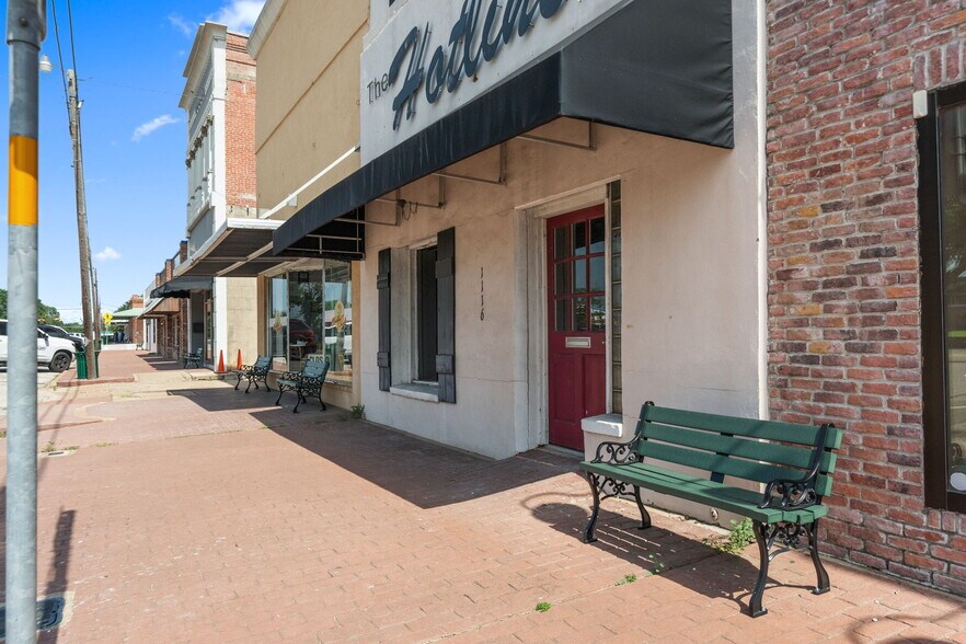 More Photos Of 1116 Austin St, Hempstead Storefront Retail Office For Sale