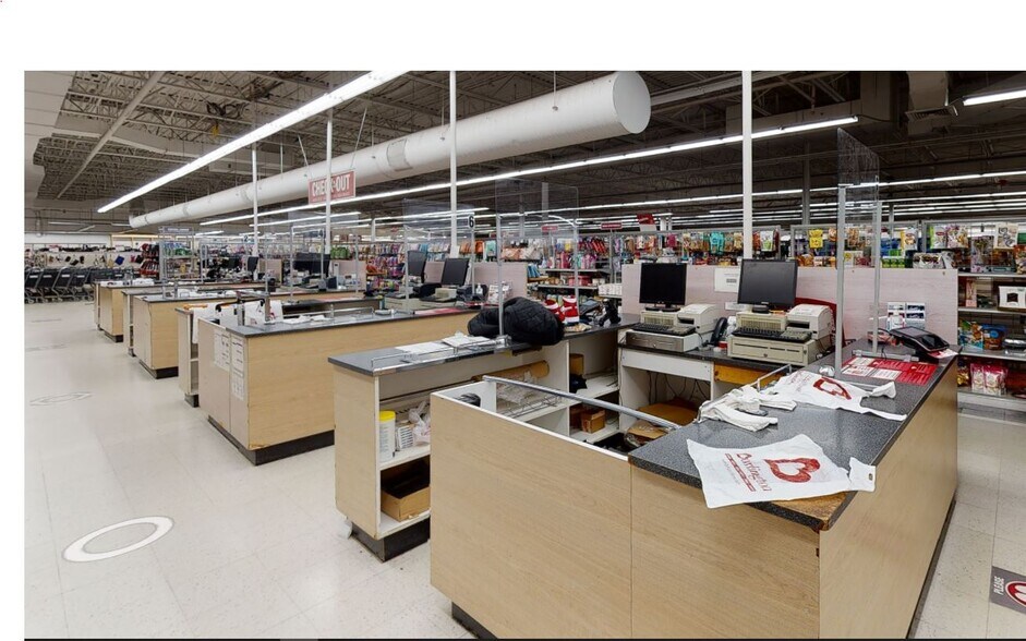 More Photos Of 397-443 Western Ave, South Portland Storefront For Lease