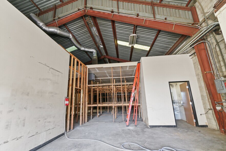 More Photos Of 1410-1412 Elwood St, Los Angeles Warehouse For Sale