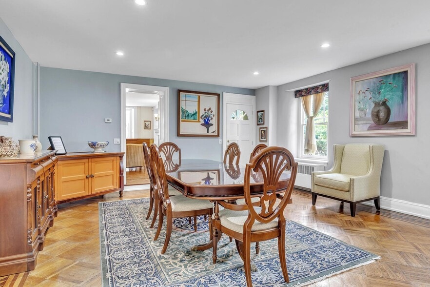 More Photos Of 277 W Baltimore Pike, Media Office For Sale