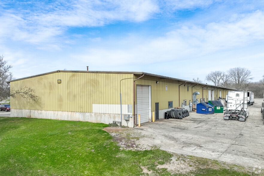 Primary Photo Of 11414 Smith Dr, Huntley Warehouse For Lease