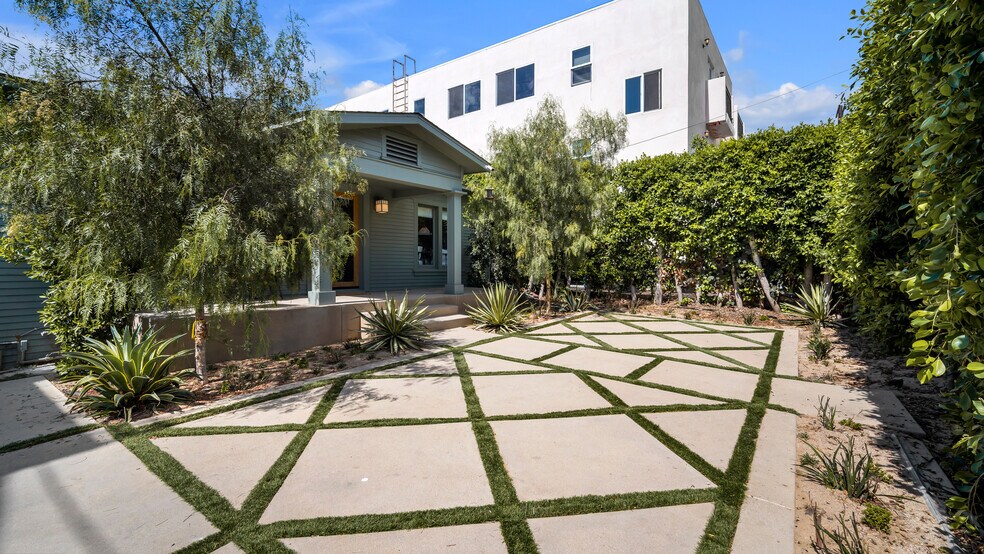 More Photos Of 1351 Seward St, Los Angeles Apartments For Sale