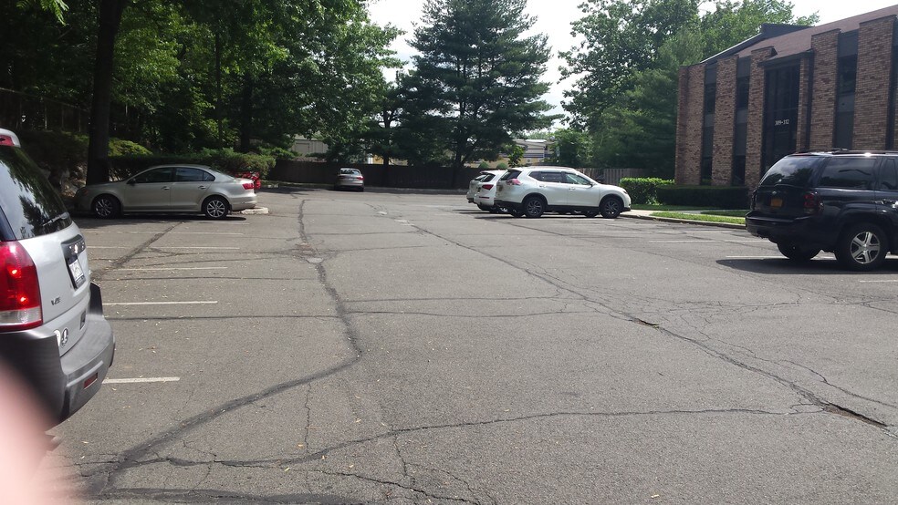 More Photos Of 55 Old Nyack Tpke, Nanuet Office Residential For Lease