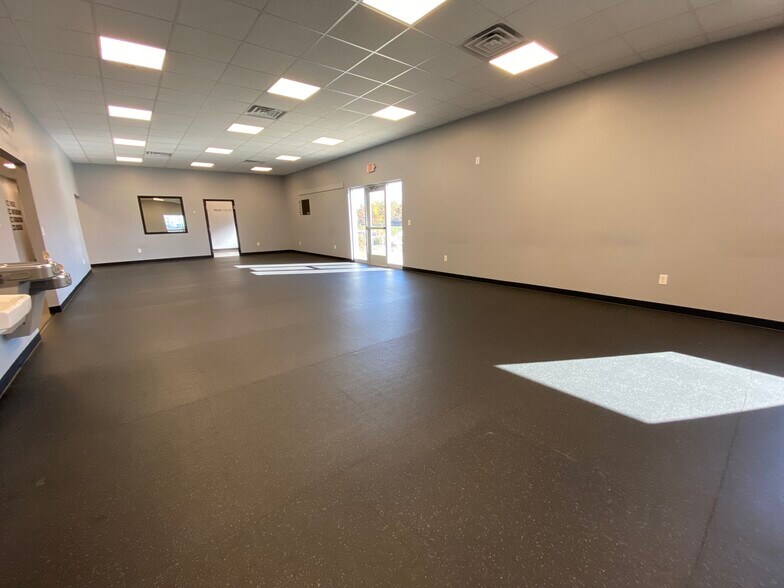 More Photos Of 2221 John Williams Blvd, Bedford Office For Sale