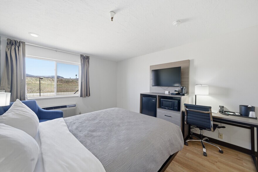 More Photos Of 626 W 1400 N, Beaver Hotel For Sale