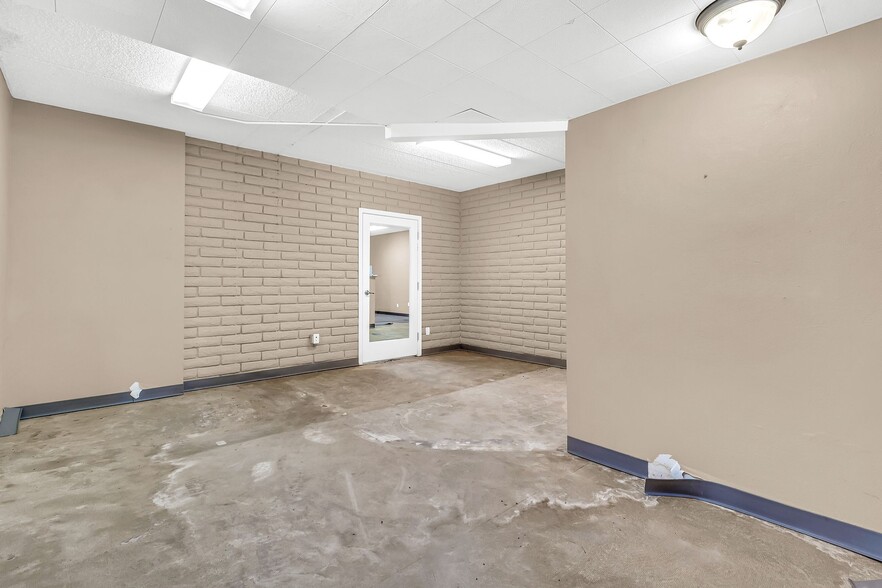 More Photos Of 78 W Ray Rd, Chandler Convenience Store For Lease