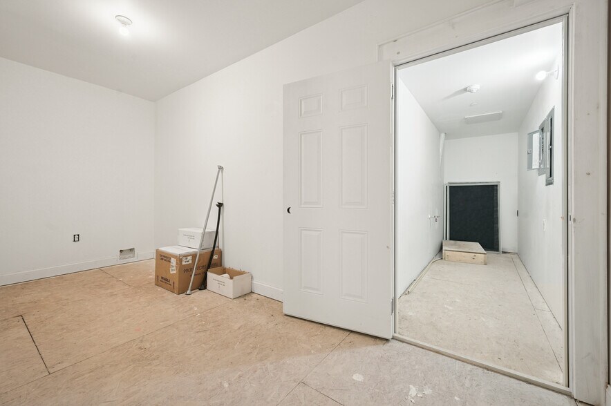 More Photos Of 56 Main St, Stamford Hotel For Sale