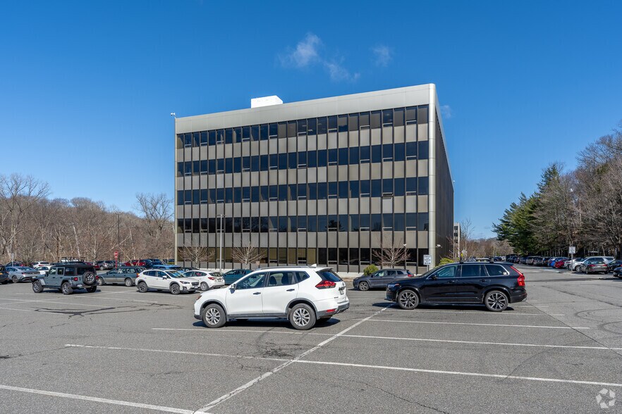 More Photos Of 550 Mamaroneck Ave, Harrison Unknown For Lease
