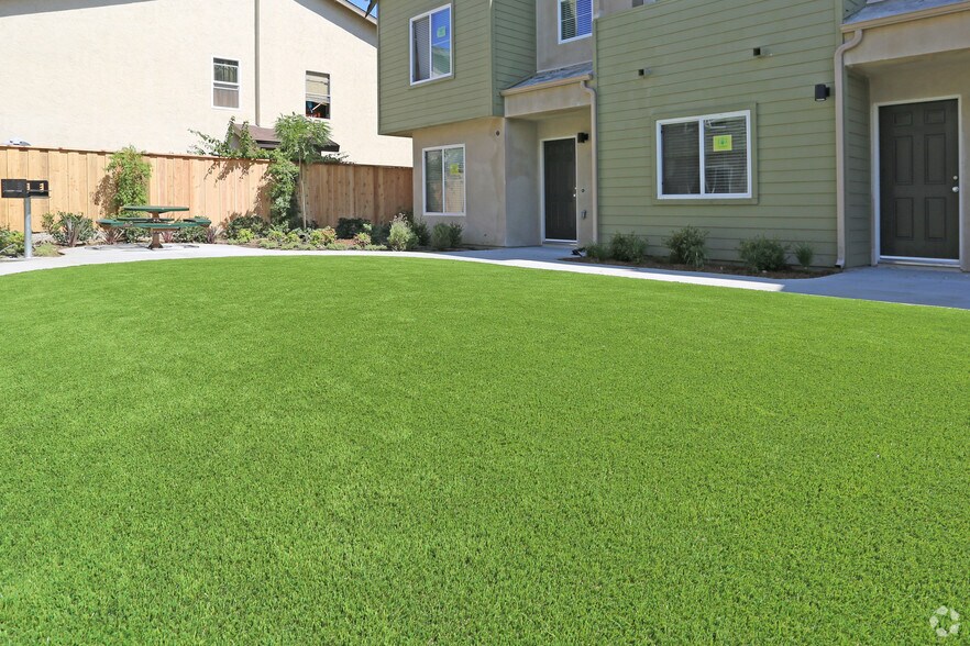 More Photos Of 307 Sycamore Rd, San Ysidro Apartments For Sale