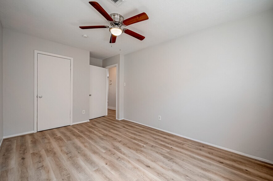 More Photos Of 8814 Manus St, Houston Apartments For Sale