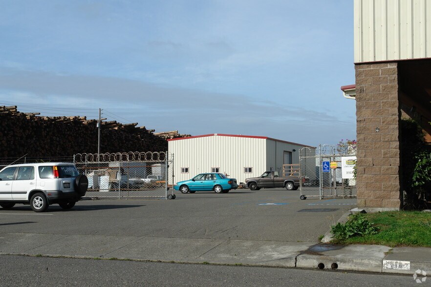 More Photos Of 716 W Cedar St, Eureka Warehouse For Lease