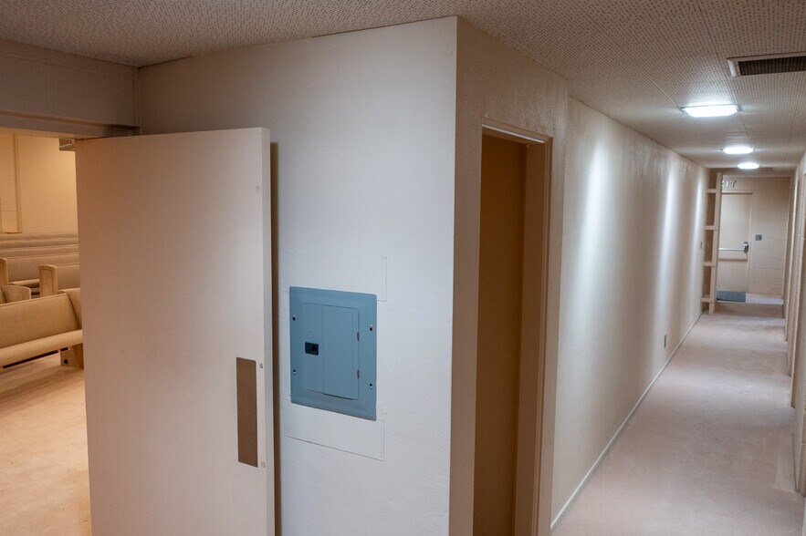 More Photos Of 605 S Riverside Dr, Palm Springs Religious Facility For Sale