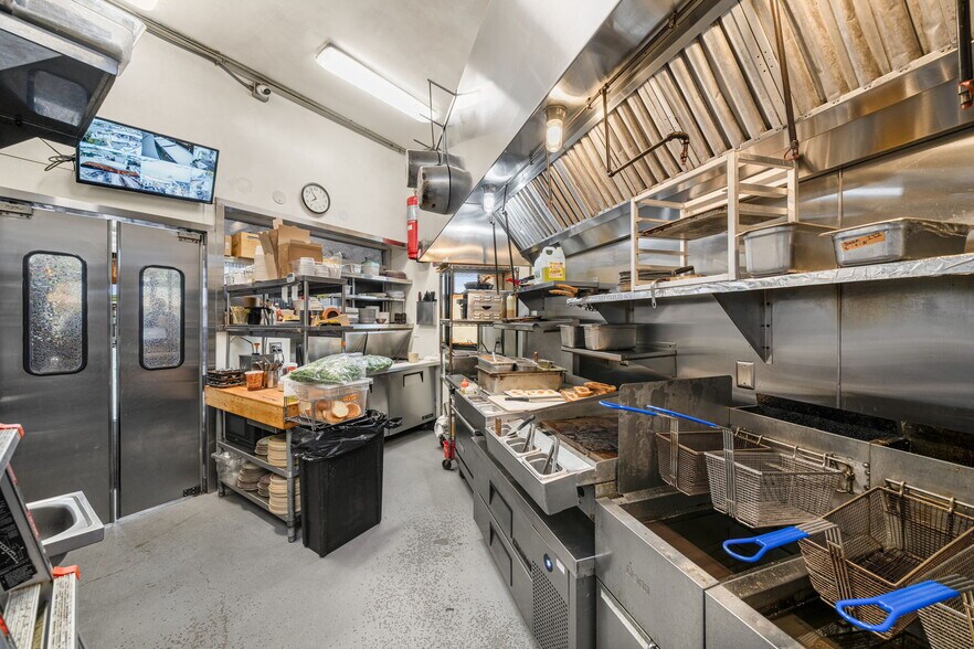 More Photos Of 335 Nieto Ave, Long Beach Restaurant For Sale