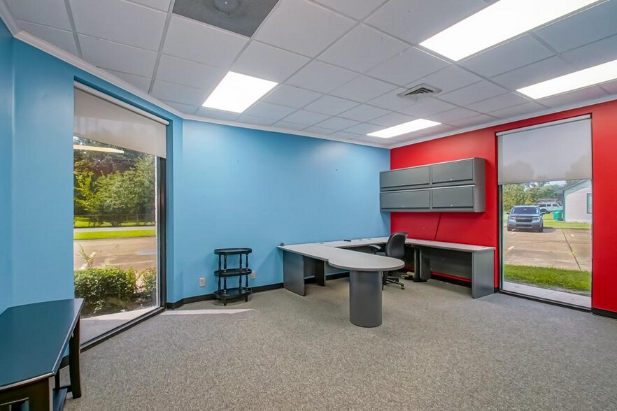 More Photos Of 805 Robin St/ 406 Airline Hwy, La Place Office For Sale