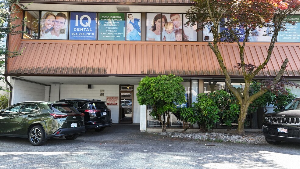 More Photos Of 134 14th St E, North Vancouver Office For Sale