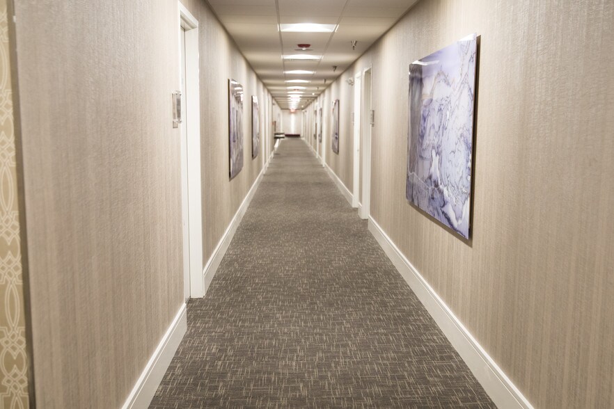 More Photos Of 2500 Tamiami Trl N, Naples Storefront For Lease