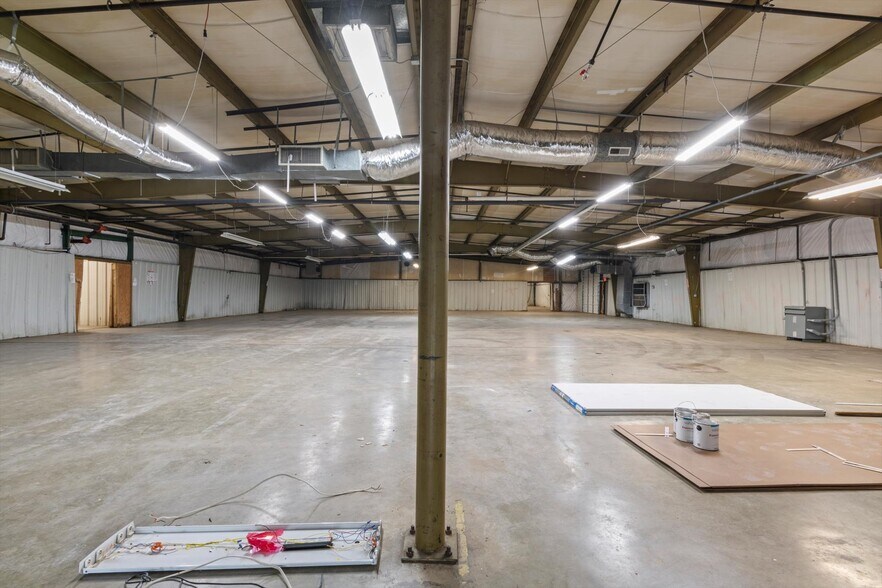 More Photos Of 1811-1813 Old Estill Springs Rd, Tullahoma Warehouse For Lease