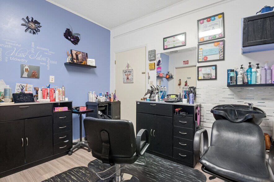 More Photos Of 411 Western Blvd, Jacksonville Office For Sale