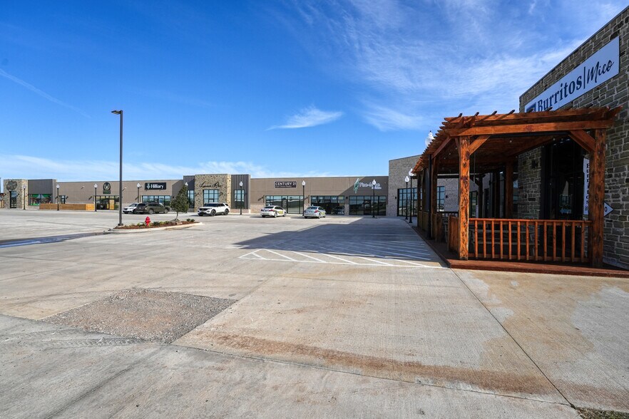 More Photos Of 13002-13070 Commerce St., Elgin Storefront Retail Office For Sale