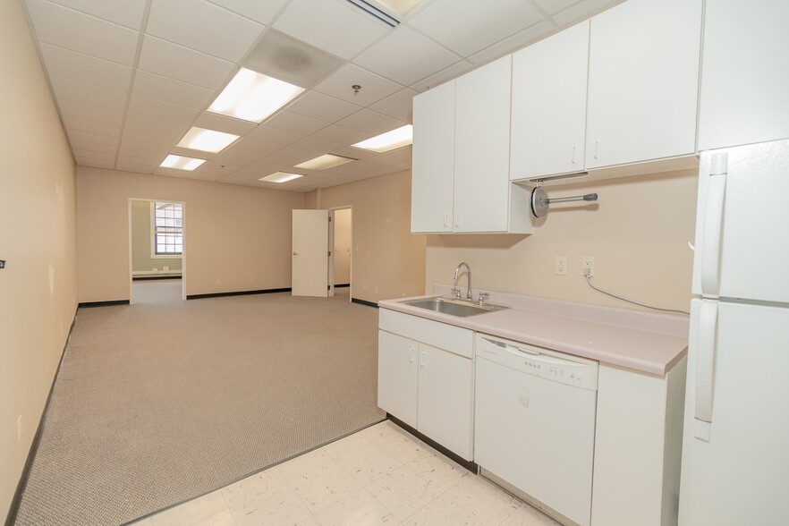 More Photos Of 2142 -2160 W Chesterfield Blvd, Springfield Storefront Retail Office For Lease