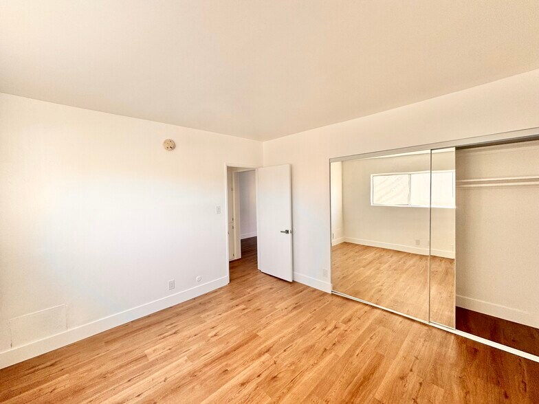 More Photos Of 2718 S Cochran Ave, Los Angeles Apartments For Sale