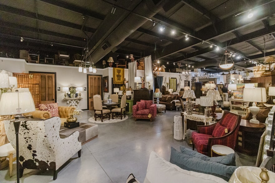 More Photos Of 736 N Andover Rd, Andover Storefront For Sale