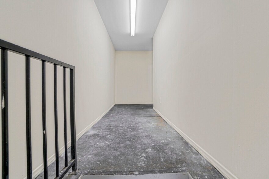 More Photos Of 4667 Rosecrans Ave, Hawthorne Light Manufacturing For Lease