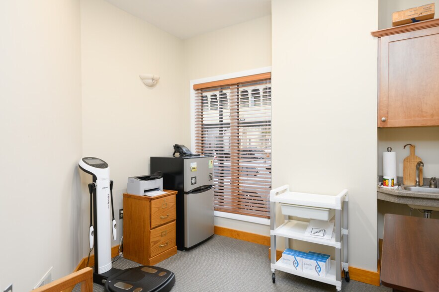 More Photos Of 130 Maple Ave, Red Bank Medical For Lease