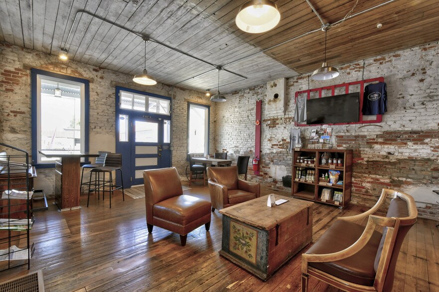 More Photos Of 121 8th St, Colusa Showroom For Sale