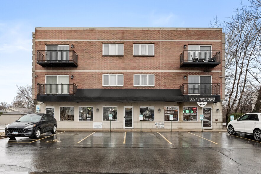 More Photos Of 15524 Cicero Ave, Oak Forest Apartments For Sale