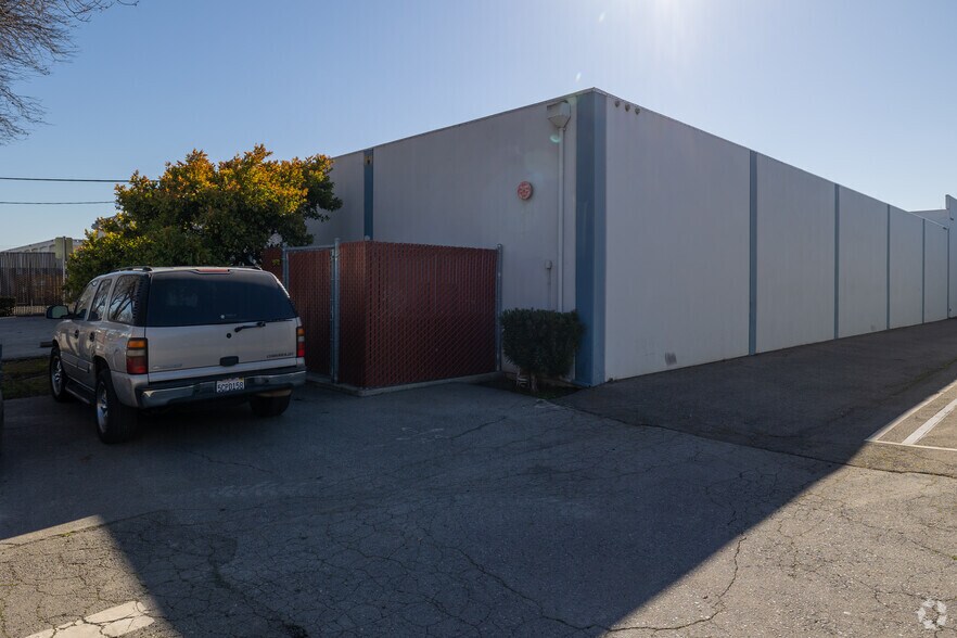 Primary Photo Of 1020 O'Brien Dr, Menlo Park Warehouse For Sale