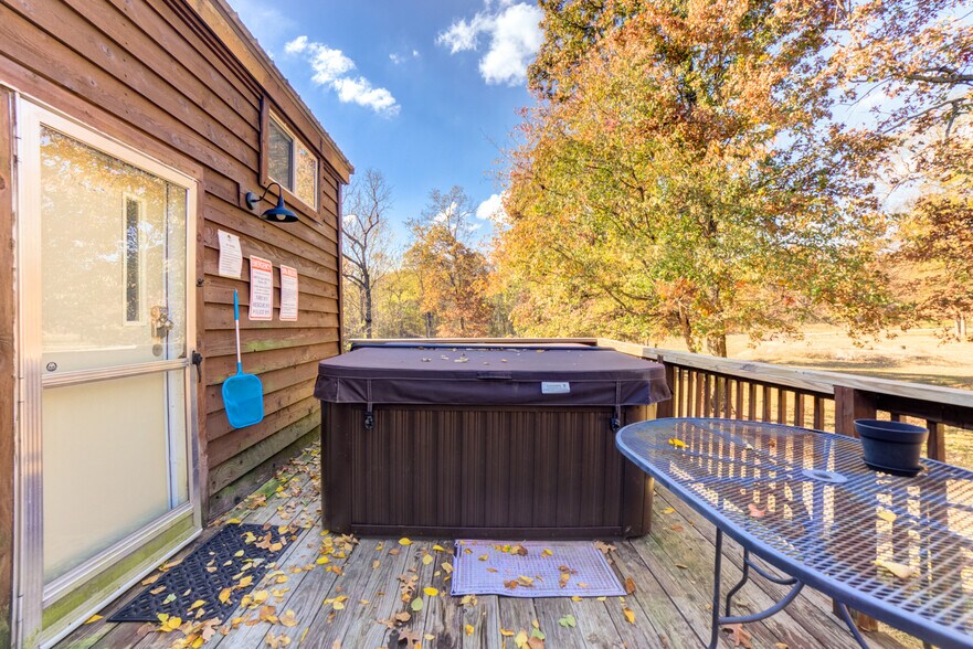 More Photos Of 446724 E 390 Rd, Langley Hotel For Sale