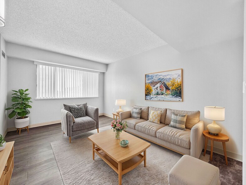 More Photos Of 615 Park St, Des Moines Apartments For Sale