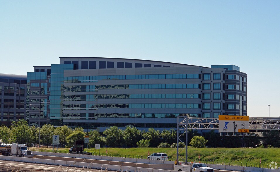 More Photos Of 3005 Highland Pky, Downers Grove Office For Lease