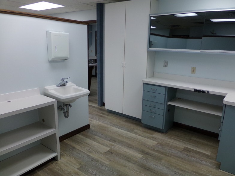 More Photos Of 401 Gilford Ave, Gilford Office For Lease