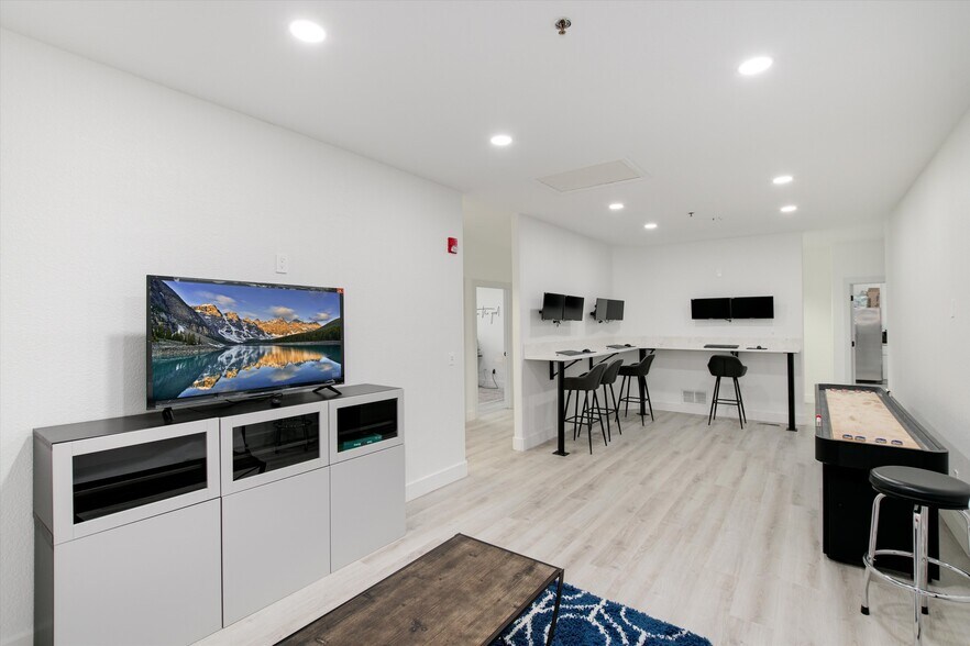 More Photos Of 42 Garden Ctr, Broomfield Office For Lease