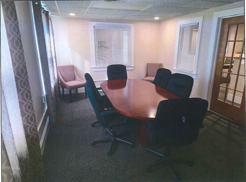 More Photos Of 645 Ohio St, Terre Haute Storefront Retail Office For Lease