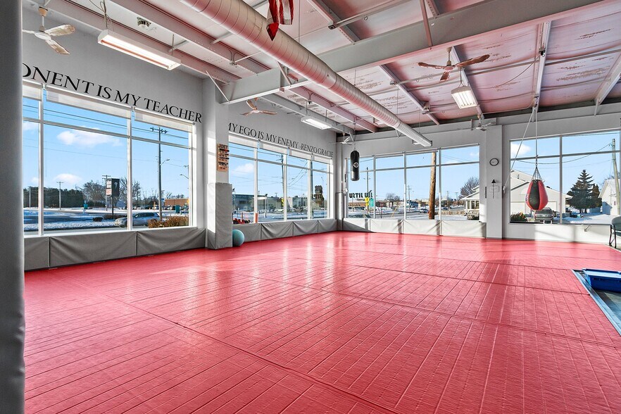 More Photos Of 3420 Dewey St, Manitowoc Freestanding For Lease