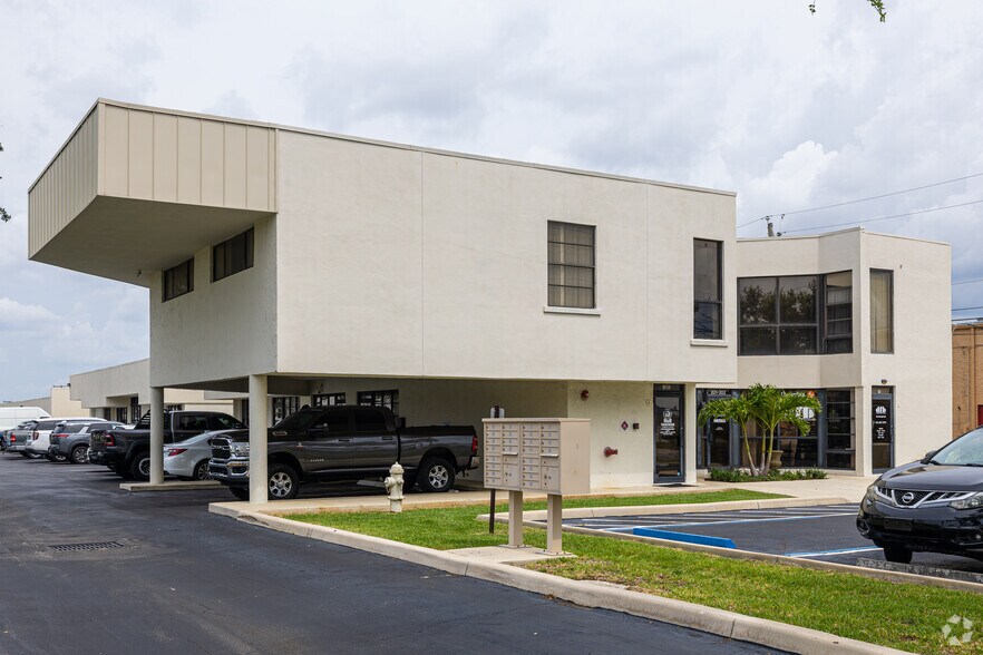 Primary Photo Of 1194 Old Dixie Hwy, Lake Park Light Distribution For Lease