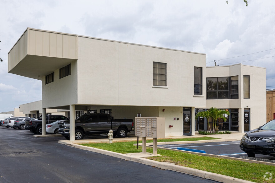 Primary Photo Of 1194 Old Dixie Hwy, Lake Park Light Distribution For Lease