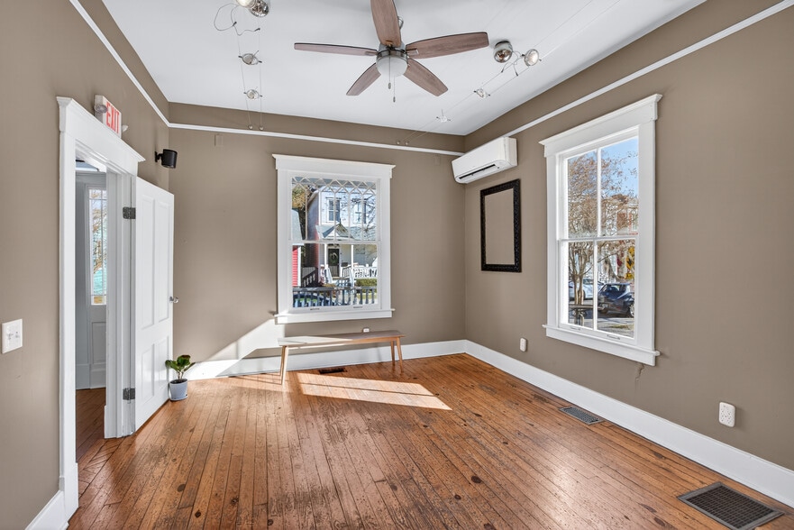 More Photos Of 11 E 41st St, Savannah Storefront Retail Residential For Sale