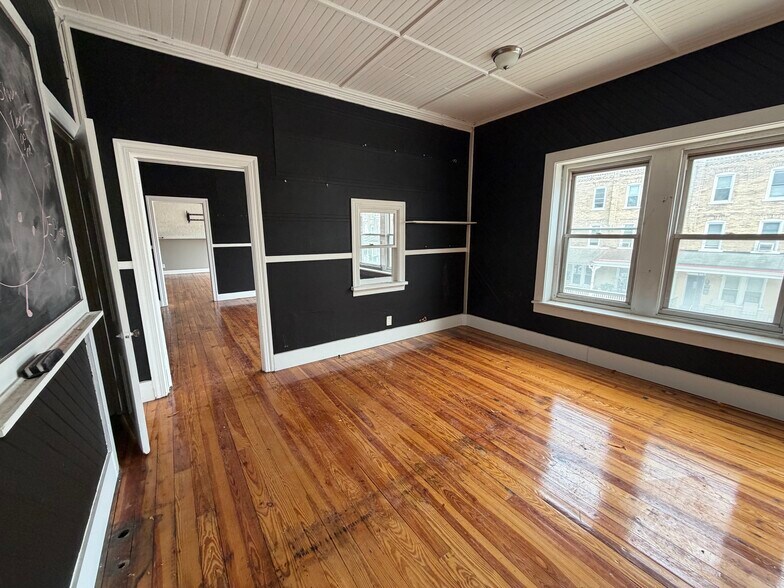 More Photos Of 921 W Washington St, Allentown Warehouse For Lease